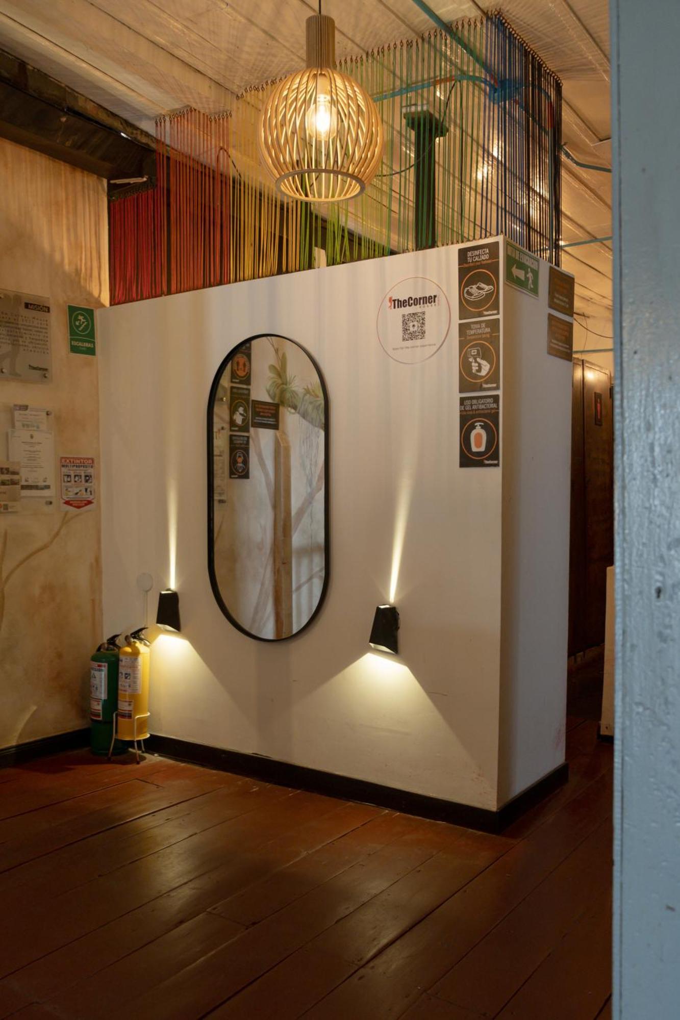 The Corner House Hostel 살렌토 외부 사진